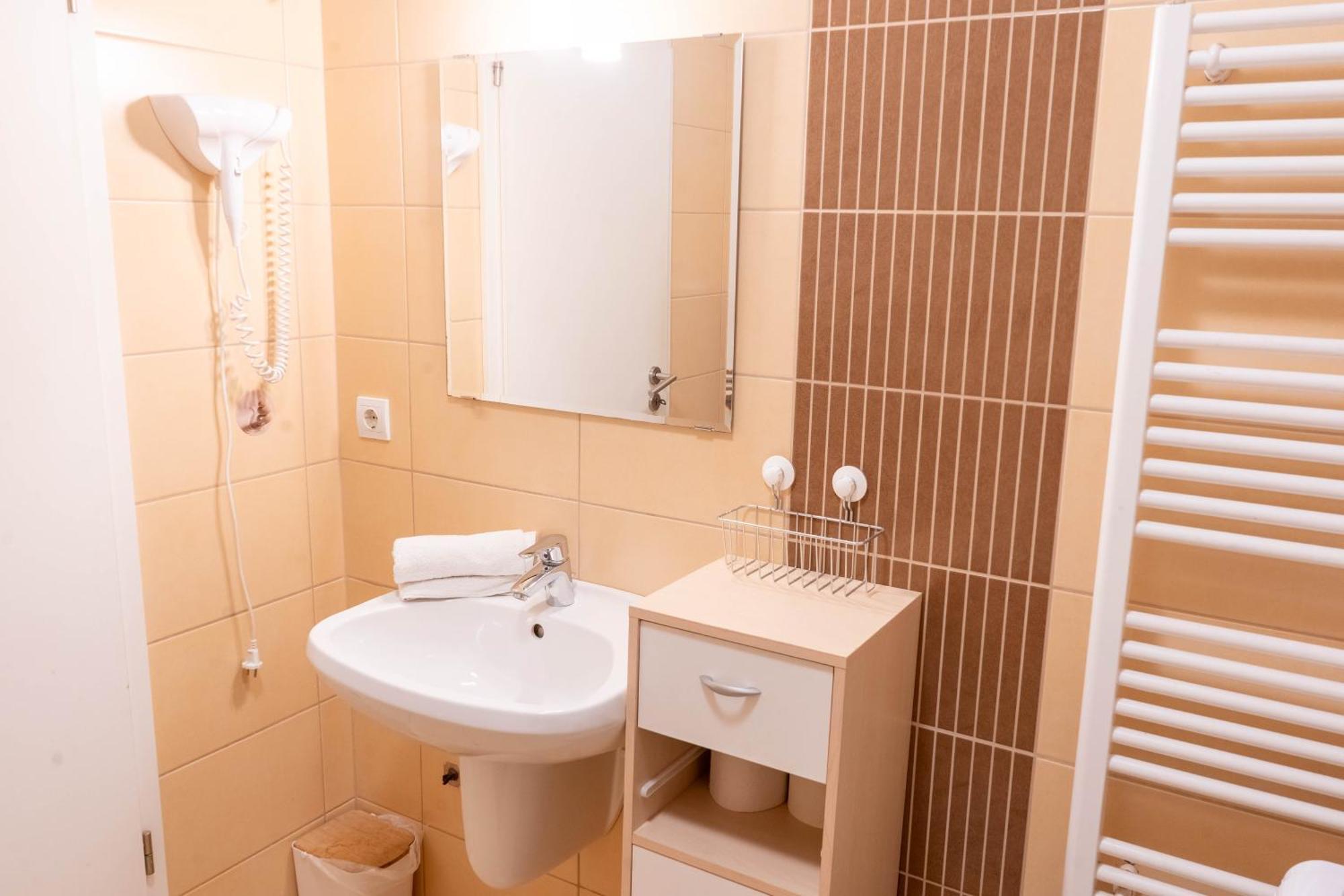 Cac Wellness Apartment Siofok Ngoại thất bức ảnh